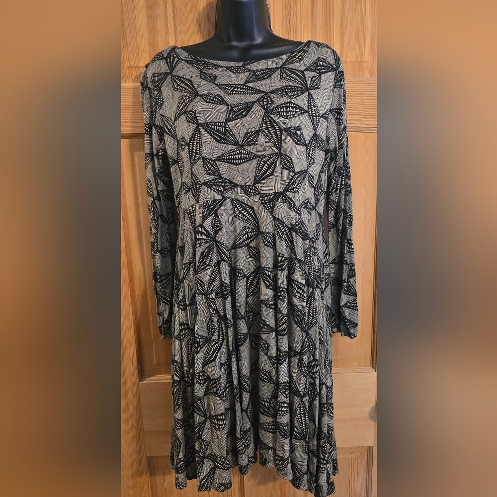 The Pyramid Collection Black and Cream Geometric Dress Boat Neck Pockets Size M - Picture 2 of 10